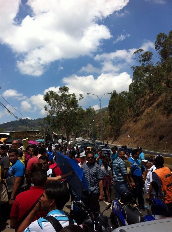 Clientes estafados por el concesionario La Venezolana no han sido atendidos (Video)