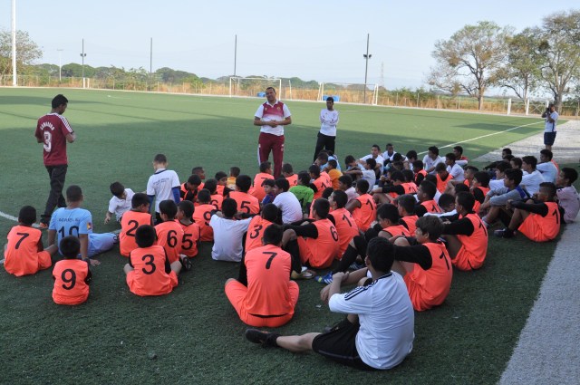 Escuela de Futbol Jua Arango dicto clinica a la Esc de Futbol Atle Valencia- FOTOS- Carlos Villasana   (8)