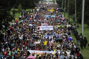 Los maestros colombianos firman acuerdo con el Gobierno y suspenden la huelga