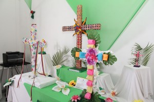 Baruteños veneran la Cruz de Mayo