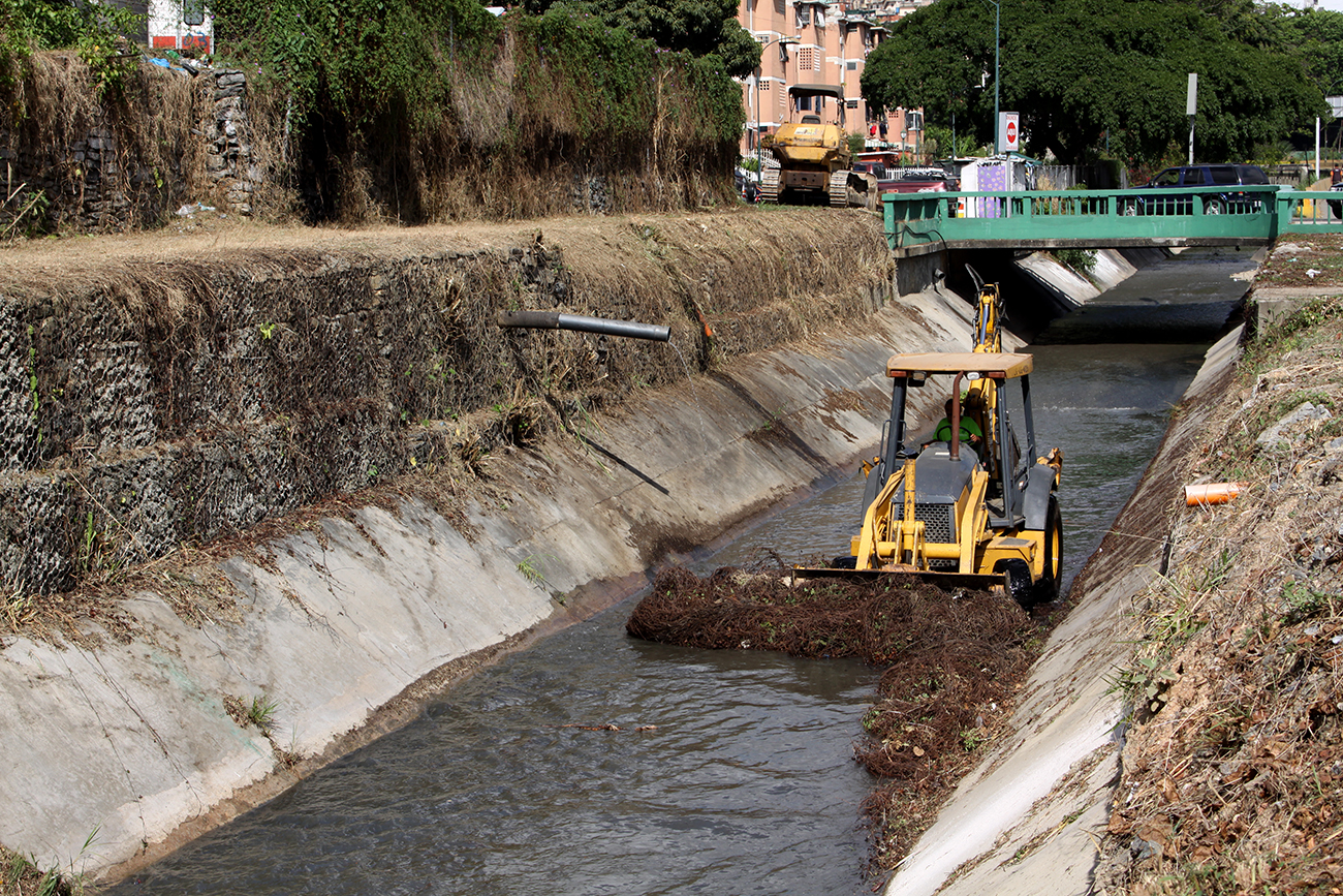 Alcaldia de Baruta invierte en limpieza de drenajes y quebradas (Fotos)