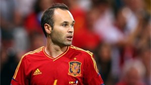 Iniesta, el héroe español del Mundial-2010 vuelve contra Holanda