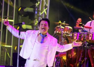 Nuevo disco de Juan Gabriel conmemora sus 40 años en los escenarios