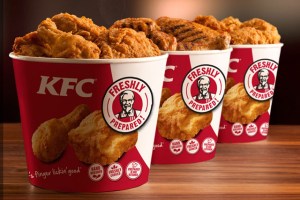 No solo pasa en Venezuela… KFC cierra cientos de sus restaurantes en Reino Unido por escasez de pollo