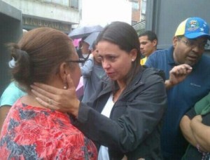María Corina fue al Palacio de Justicia a apoyar a las madres de los detenidos #10M (Foto)