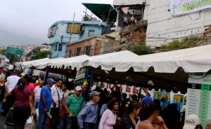 Gobierno pone a prueba la paciencia de los chavistas con tarjeta de racionamiento