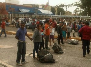 Protestan por falta de abastecimiento en Mercal #27M (Fotos)