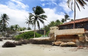 Incertidumbre por medida de desalojo a comercios en playa El Agua