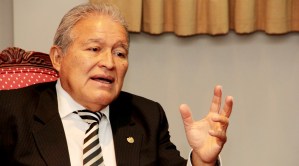 Sánchez Cerén llega a Venezuela con Petrocaribe en la agenda