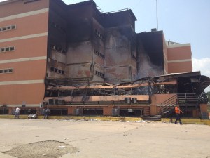 Así quedó la Universidad Fermín Toro luego del incendio intencional (fotos)