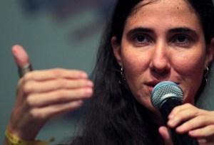 Yoani Sánchez dice que sin apoyo venezolano se acelerarían reformas en Cuba