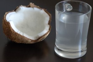 Beneficios de tomar agua de coco