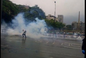 Este 10M Altamira estaba entre bombas lacrimógenas y barricadas (Fotos)