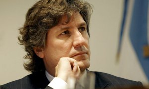 Citan a exvicepresidente argentino por sobrecoste en coches para ministerio