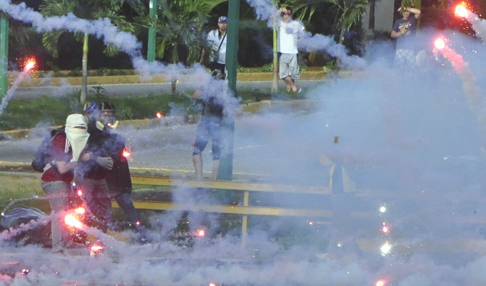 Protesta en El Cardenalito dejó un militar y dos civiles heridos este #28M (Foto)