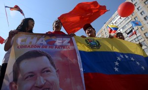 Gobierno hace marketing electoral con figura de Chávez
