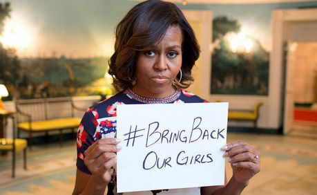 Michelle Obama envía mensaje a familiares de niñas nigerianas secuestradas