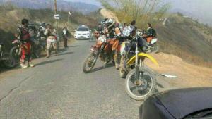 Hombres armados robaron a grupo de motociclistas en El Hatillo