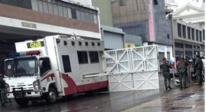 GNB despliega unidades antimotín en los alrededores del Palacio de Justicia