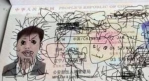 Raya el pasaporte a su padre en pleno vuelo y queda atrapado en Corea del Sur