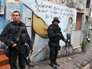 Un muerto y dos heridos tras tiroteo en favela de Rio de Janeiro