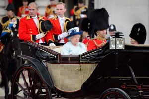 Isabel II festejó su cumpleaños con un tradicional desfile militar