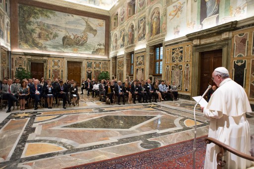 El papa Francisco recomienda a los jueces evitar las convicciones ideológicas