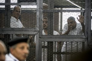 Al-Jazeera califica de “injusto” el veredicto contra sus periodistas en Egipto