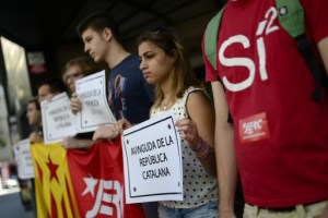 Unas 500 personas se manifiestan por la república en Madrid