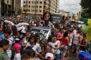 Mira quién resaltó en la marcha Gay de Venezuela… El “Comandante Supremo” (Fotos)