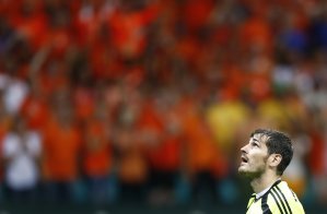 Casillas pide perdón por su actuación ante Holanda (Fotos)