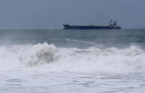 La tormenta Cristina avanza lentamente frente a costa del Pacífico mexicano