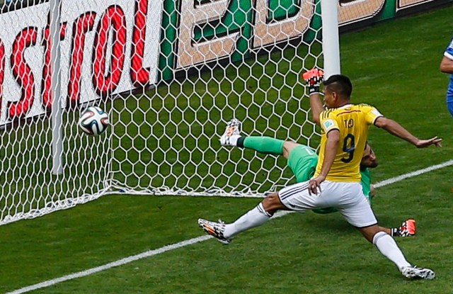 Colombia's Gutierrez scores past Greece's goalkeeper Karnezis during their 2014 World Cup Group C soccer match at the Mineirao stadium in Belo Horizonte