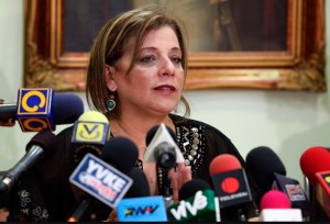 Exministra de Salud Eugenia Sader será imputada por corrupción