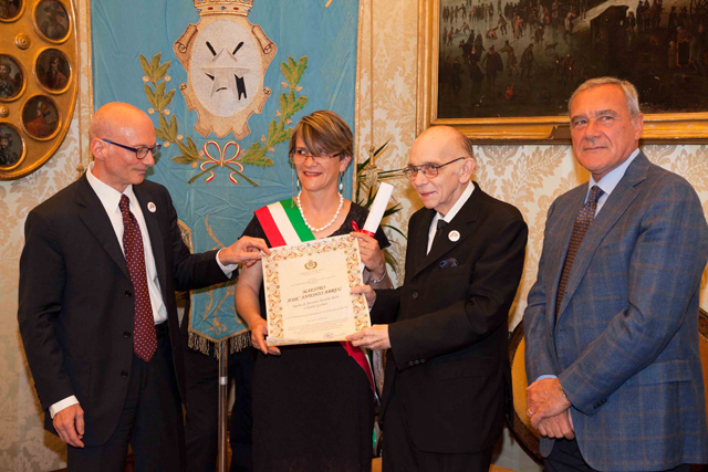 José Antonio Abreu recibe la ciudadanía honoraria de la Isla de Elba en Italia