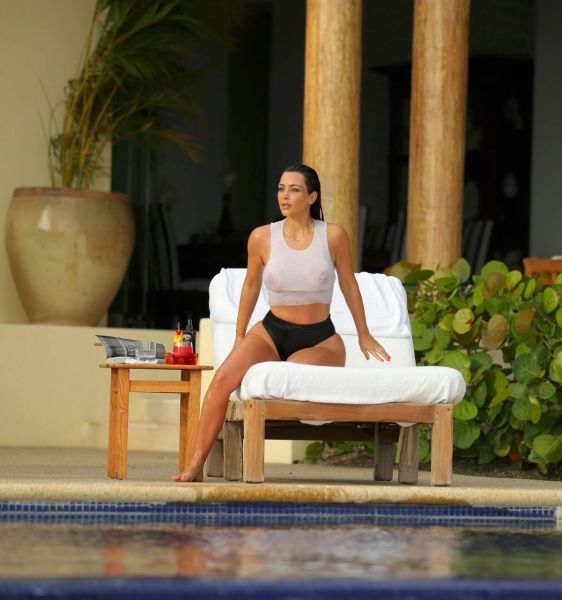 Kardashian-piscina (6)