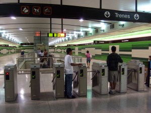 Condenan a tres años a nueve personas por cometer delitos en el Metro de Caracas