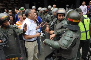 GNB agredió a periodistas en la Fiscalía #20J (Fotos)
