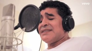 Maradona e hija le cantan al Mundial (Video)