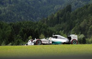 Hamilton y Rosberg descubren rápido los trucos del nuevo Red Bull Ring