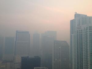 Miami amaneció cubierta de humo por incendio forestal