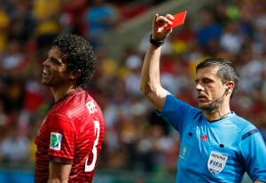 Pepe salió de la cancha con tarjeta roja (Fotos)