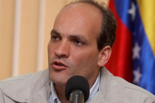 Ricardo Menéndez asegura que pobreza extrema en Venezuela bajó a 4,5%