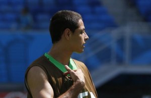 “Chicharito” Hernández, infeliz y resignado por ir a la banca en debut de México