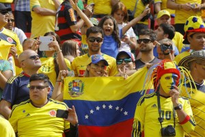 Venezolanos presentes en el Estadio Nacional de Brasilia (Foto)