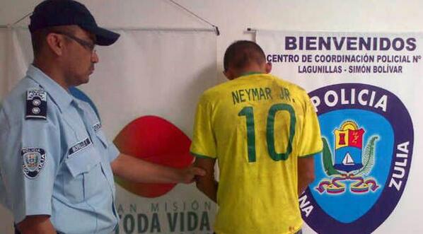 atracador-camisa-neymar