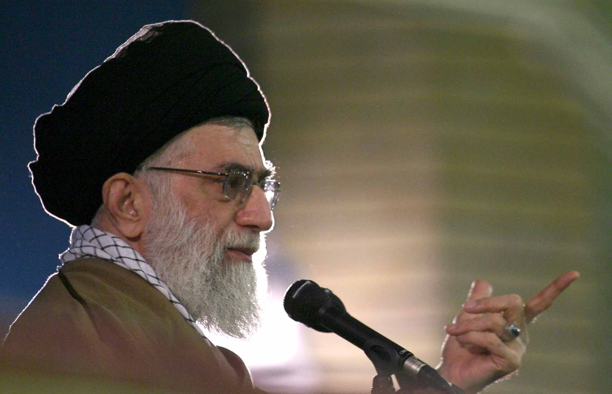 Líder supremo iraní acusa a EEUU de estar detrás del conflicto en Irak