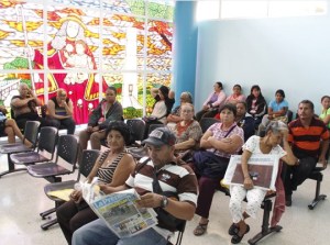 Pacientes con cáncer se las ven negras por la falta de insumos y materiales