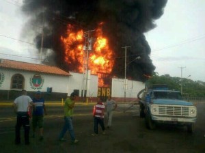 Controlan incendio en depósito de gasolina de la GNB en Ureña (Fotos)