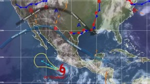 Huracán Cristina se fortalece a categoría IV y sigue alejándose de costas mexicanas